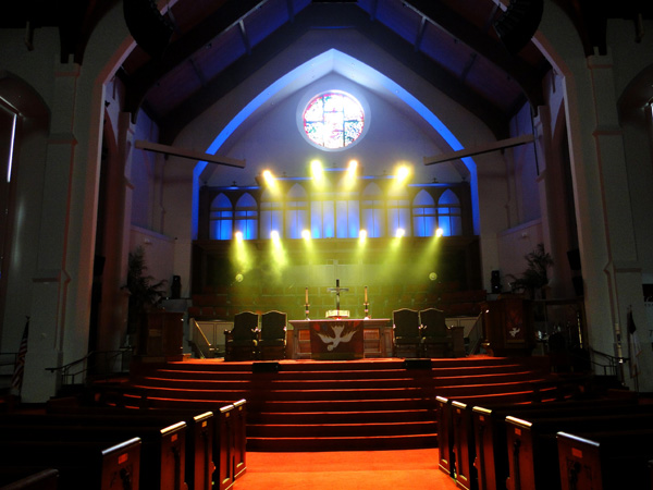 Jands Vista &amp; GLP Enhance Traditional Worship Messages with Modern Lighting