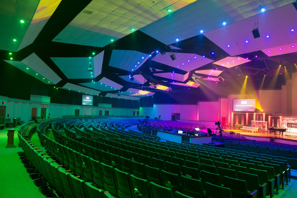 Chroma-Q Inspire House Lights Transform Pleasant Valley Baptist Church